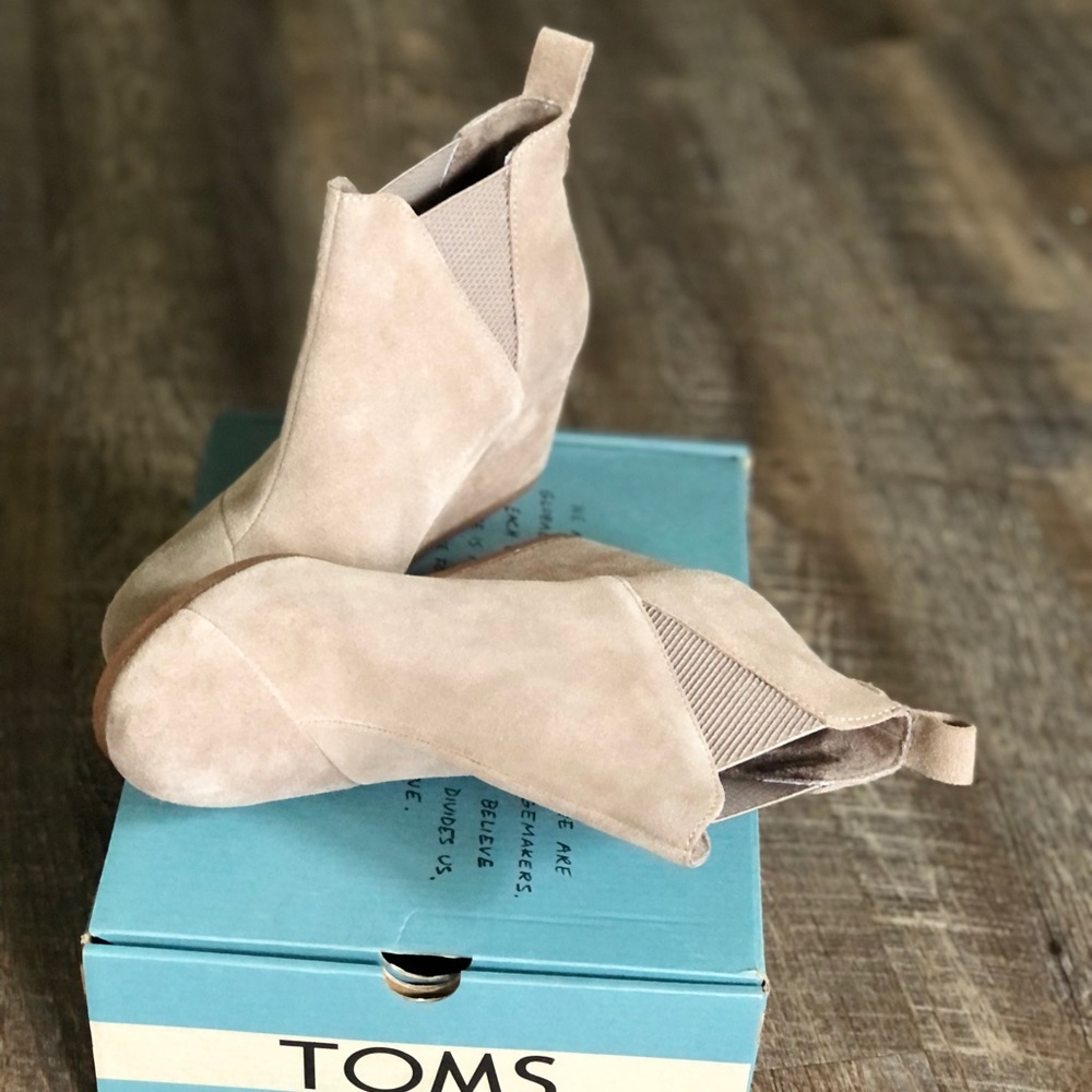 TOMS KELSEY BOOTIES SIZE 7
